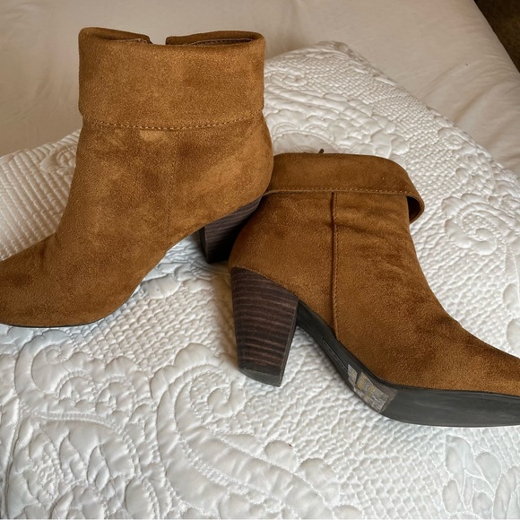 Report Moriah Sue Cuffed Ankle Boots Cognac Brown Suede Size 6.5 - Picture 5 of 8